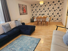 Plaza Flat 19 - 2 Bedroom Apartment, Free Parking, Town Centre